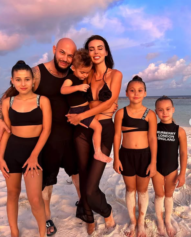 Оксана Самойлова с детьми. Именно ради них она пошла на радикальные меры.