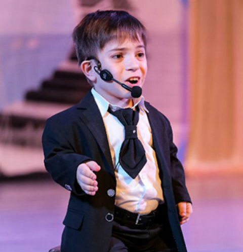 «Он не должен быть оторван от мира»: как живет 23-летний Данил Плужников, которого Дмитрий Нагиев вынес на руках