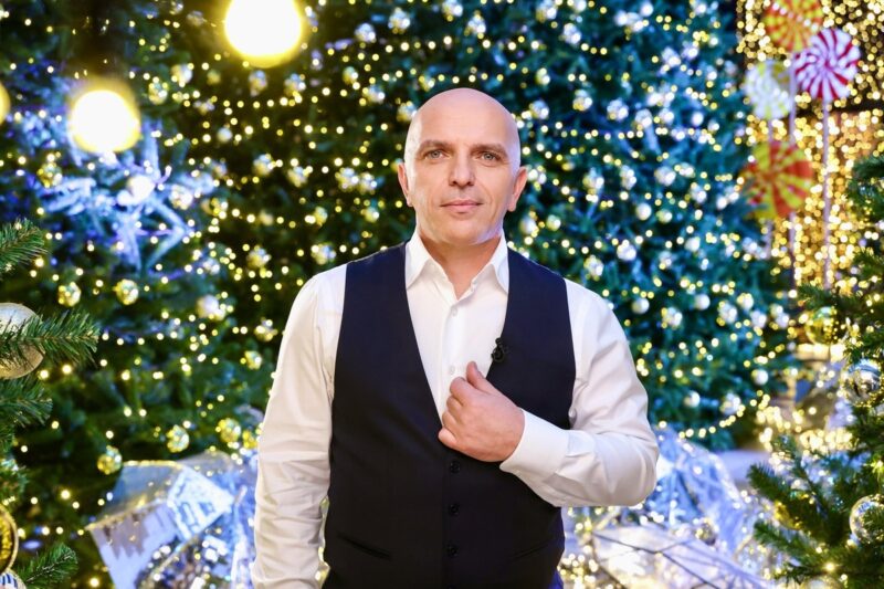 «Я для неё — просто кошелёк»: чем обернулся первый брак Александра Шоуа и как он общается с 25-летней дочерью