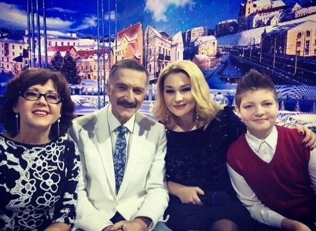 Ядвига Поплавская и Александр Тиханович с дочерью и внуком — семейное счастье.