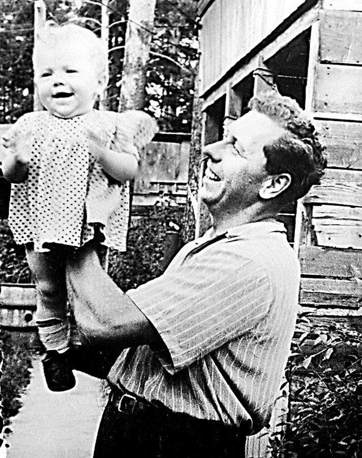 «Он был далёк от идеала»: дочь Анатолия Папанова в 70 лет, как сложилась жизнь Елены Папановой