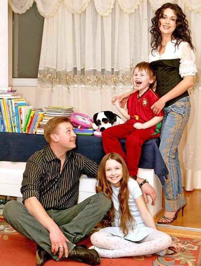 «Он не бросил детей»: чем отплатила Анастасия Заворотнюк своему бывшему мужу Дмитрию Стрюкову, от которого родила двоих детей