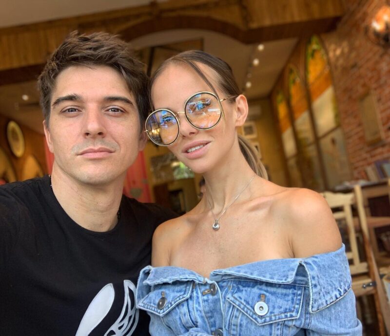 «Слишком искусственно!»: как выглядит жена 40-летнего Станислава Бондаренко, которую он нашёл по фото в соцсетях