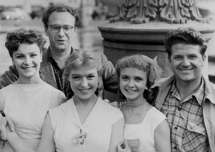 Съёмочная площадка фильма «Сверстницы» стала местом судьбоносных встреч.