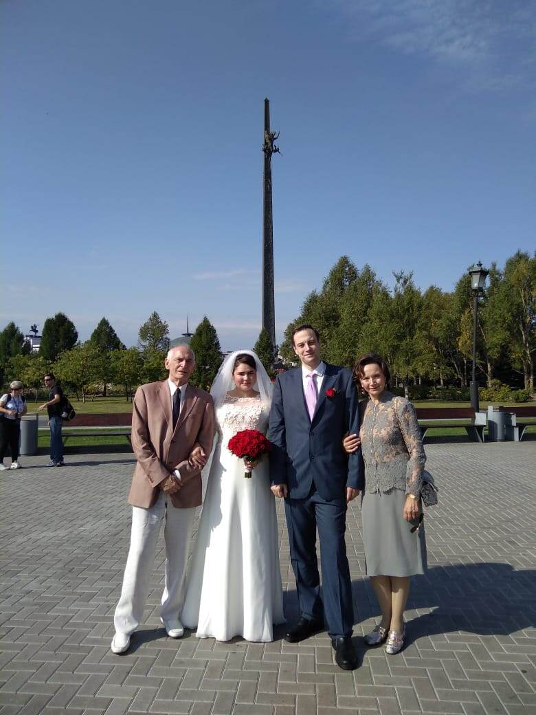 «Он не для галочки»: почему 52-летний сын Василия Ланового женился в 45 и стал главной опорой Ирины Купченко