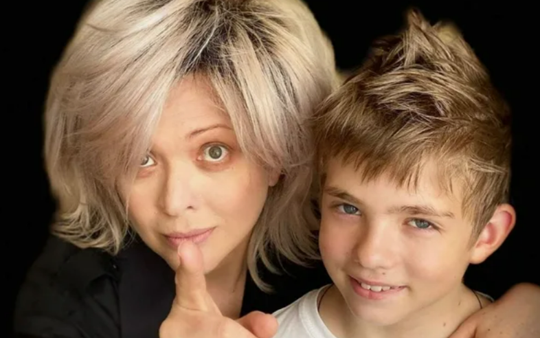 Ольга Дроздова с сыном, посвятившая себя семье в трудный период.