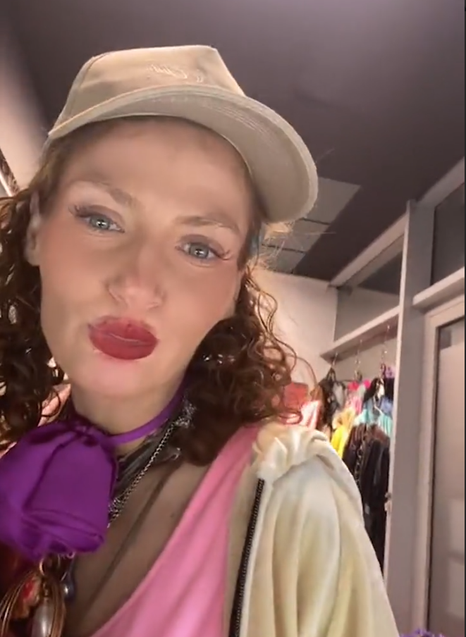 «Я — VIP-звезда!»: как выглядит и чем занимается 32-летняя Светлана Яковлева, которую забыли СМИ