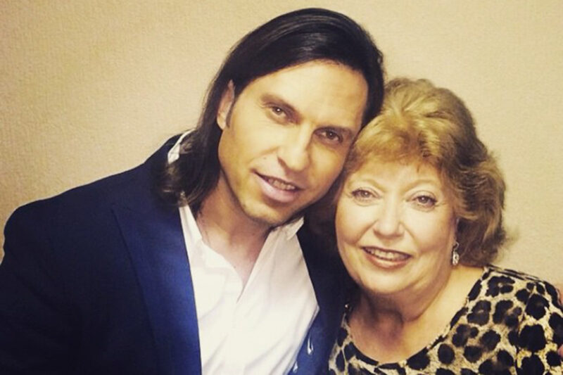 Александр Ревва с мамой.