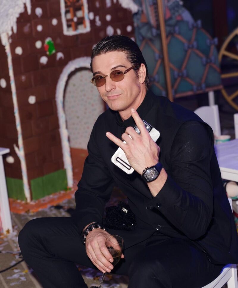 «Слишком искусственно!»: как выглядит жена 40-летнего Станислава Бондаренко, которую он нашёл по фото в соцсетях