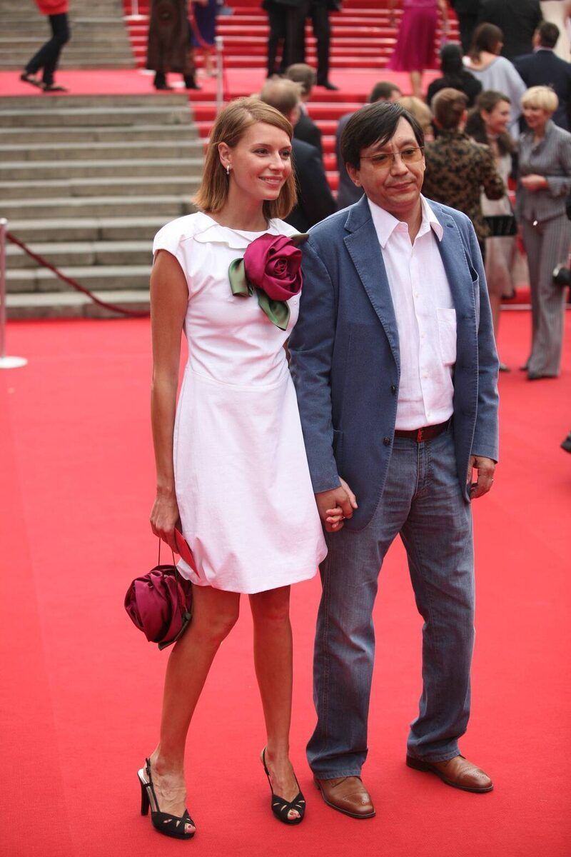 «Мне всё казалось игрой»: почему 20-летний гражданский брак Любови Толкалиной и Егора Кончаловского завершился громким расставанием