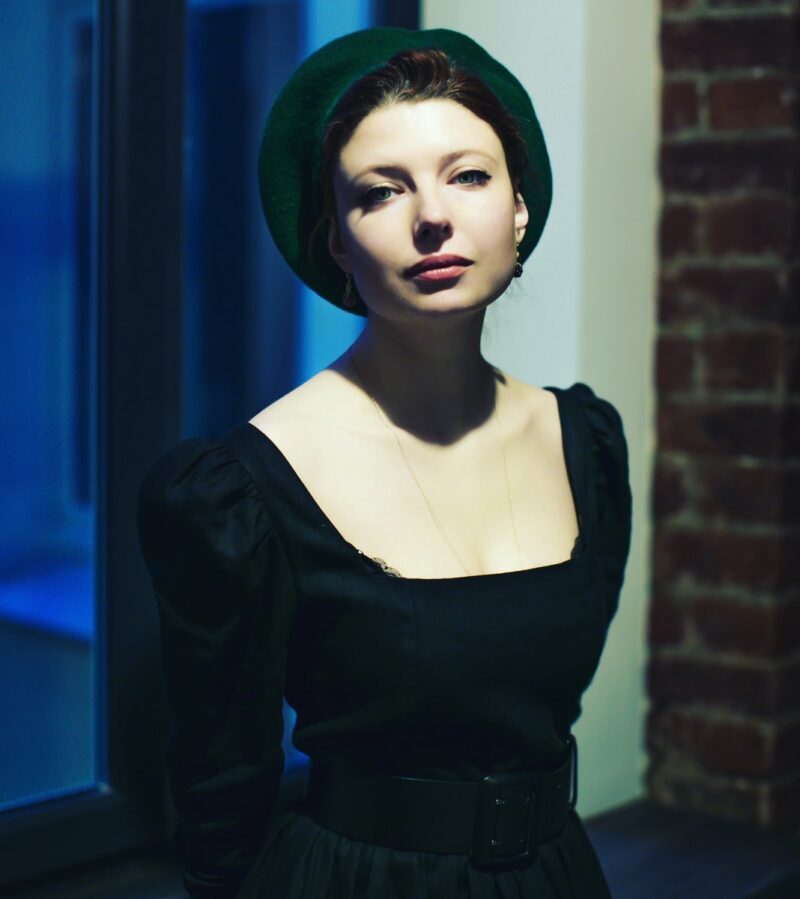 «Они почти сёстры»: 45-летняя Эмилия Спивак и 10-летний сын Марьяны Спивак — что связывает двух знаменитых актрис с одинаковой фамилией?