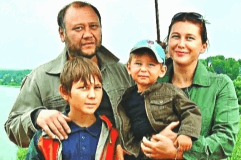 Семейное счастье: Юрий Степанов с женой и сыновьями