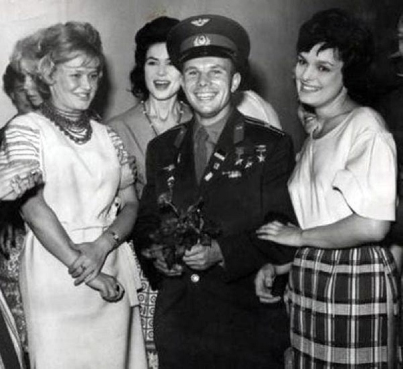 «Я был весь в шерсти и перьях»: как красавица-манекенщица бросила Гафта ради другого