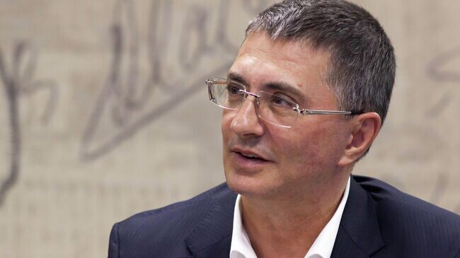 «Трачу не меньше, чем зарабатываю»: как живет 72-летний Александр Мясников, и почему его внебрачная дочь похожа на маму?