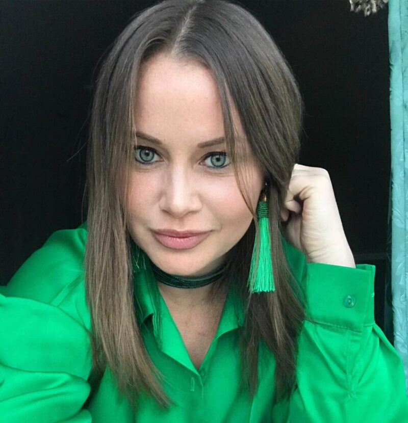 «Она притягивала взгляды, как магнит»: кем стала и как выглядит 50-летняя Ольга Сидорова, которую сравнивали с Даной Борисовой