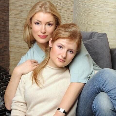 Мария Шукшина с дочерью.