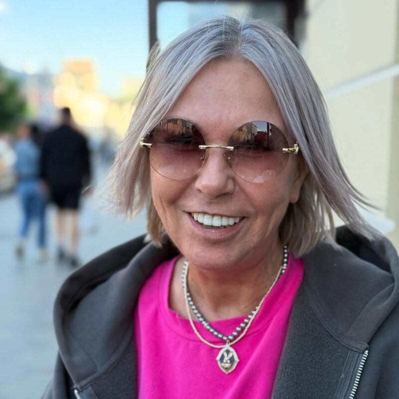 «Зубы словно мешают ей говорить»: как выглядит Ксения Стриж спустя 9 лет после «омоложения» к 50-летию с мужем, моложе на 16 лет