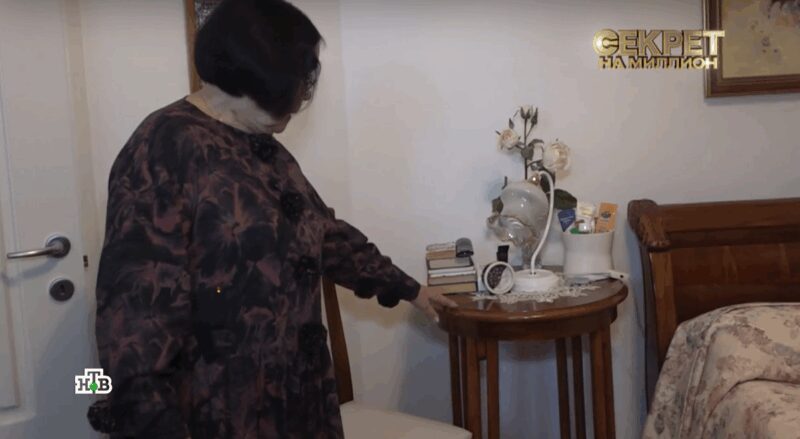 Гостиная, где большой диван приглашает к неспешным беседам.