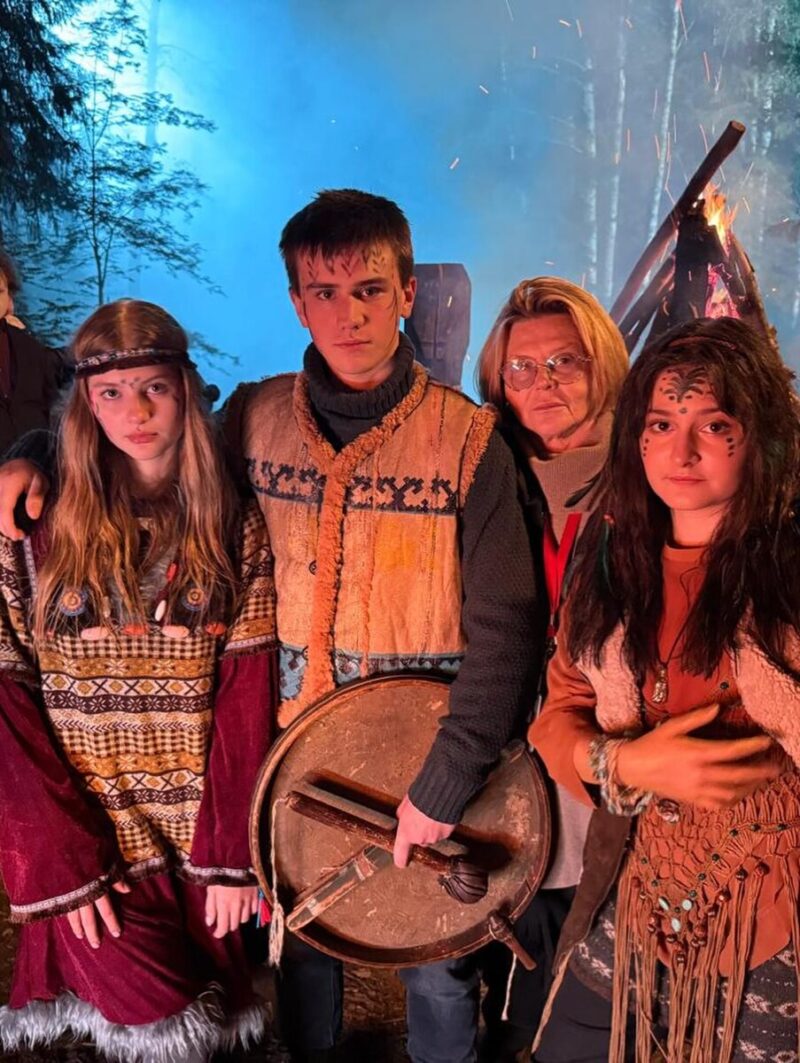 Серафима Рудакова на съёмках с бабушкой Еленой Николаевой