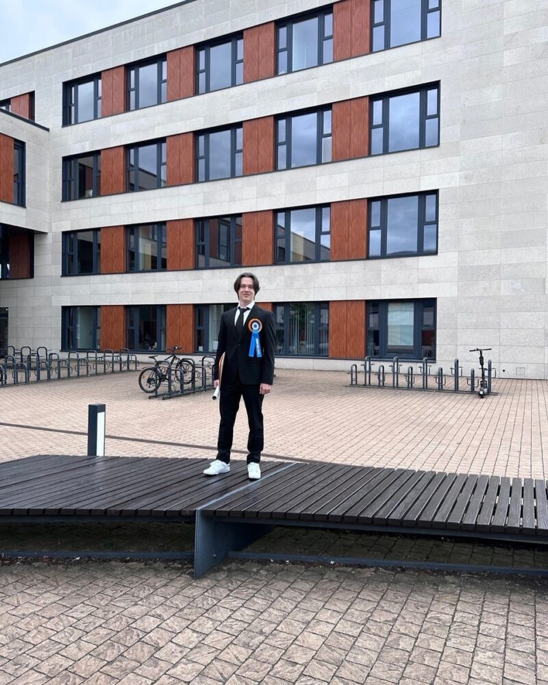 «Он хотел первенца-мальчика»: как сейчас выглядят дети Юрия Шатунова, которым не дают стать публичными