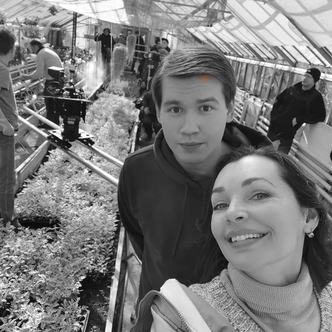 Артем Вершинин с матерью, актрисой Наталией Антоновой