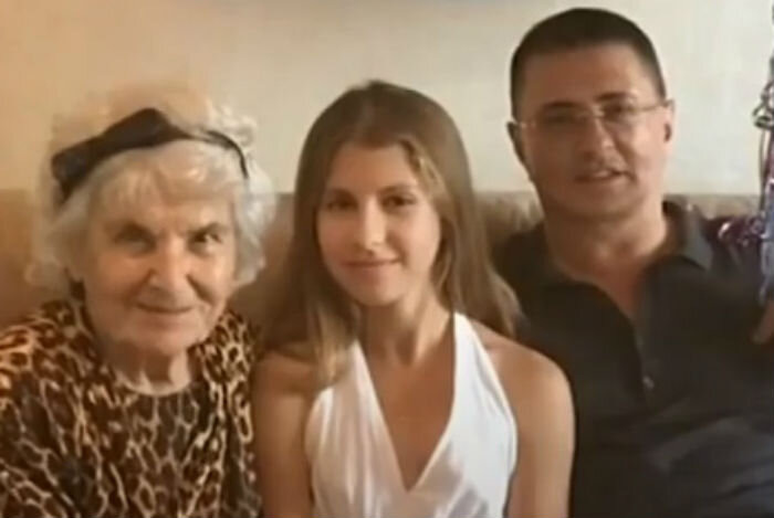 «Трачу не меньше, чем зарабатываю»: как живет 72-летний Александр Мясников, и почему его внебрачная дочь похожа на маму?