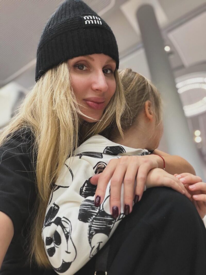 «Евро за чтение книг»: как Светлана Лобода воспитывает дочерей после ухода из шоу-бизнеса и почему прячет младшую