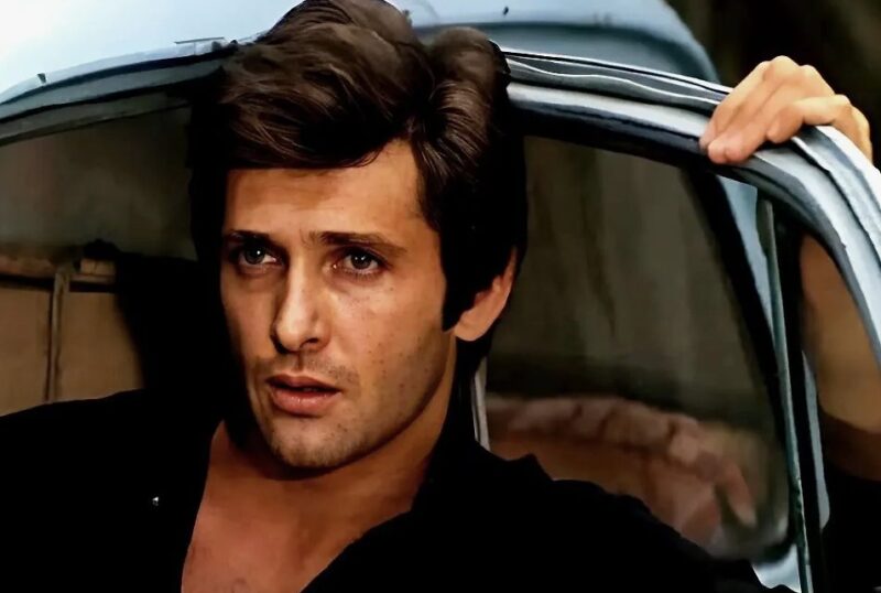 Сергей Мартынов играл в фильме «Ларец Марии Медичи». 