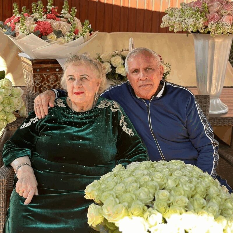 Родители Стаса Михайлова, окружённые любовью и заботой.