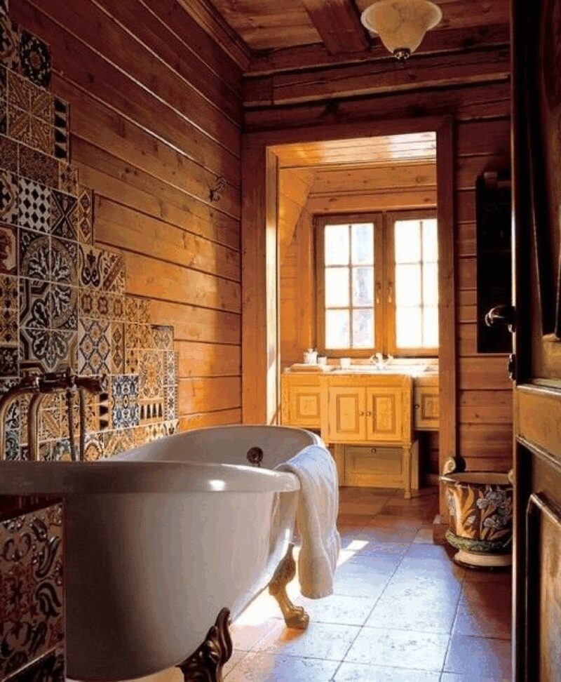 «Она приехала на пару дней и осталась»: как выглядит таинственный терем 86-летнего Кончаловского, где 27 лет живет с ним молодая Высоцкая