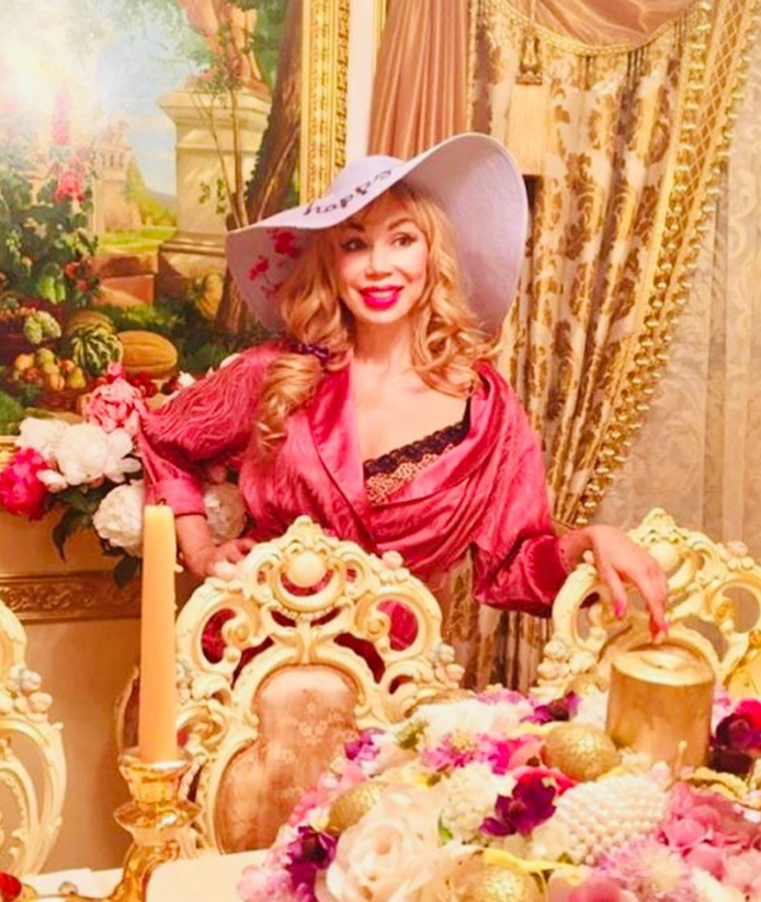 «Полюбоваться можно, а вот жить неудобно»: 61-летняя Маша Распутина рассказала, почему её рублёвский особняк стал «музеем»