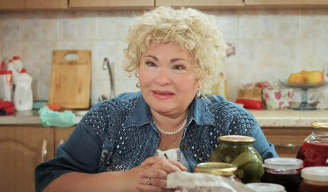 «Господь дал мне сцену, а вместе с ней – сына»: как 74-летняя Нина Усатова сумела обрести семью, но лишь недавно увидела сына женатым