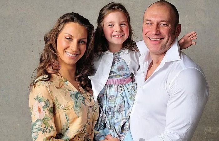 Анастасия Ларина и Константин Соловьев с дочкой.