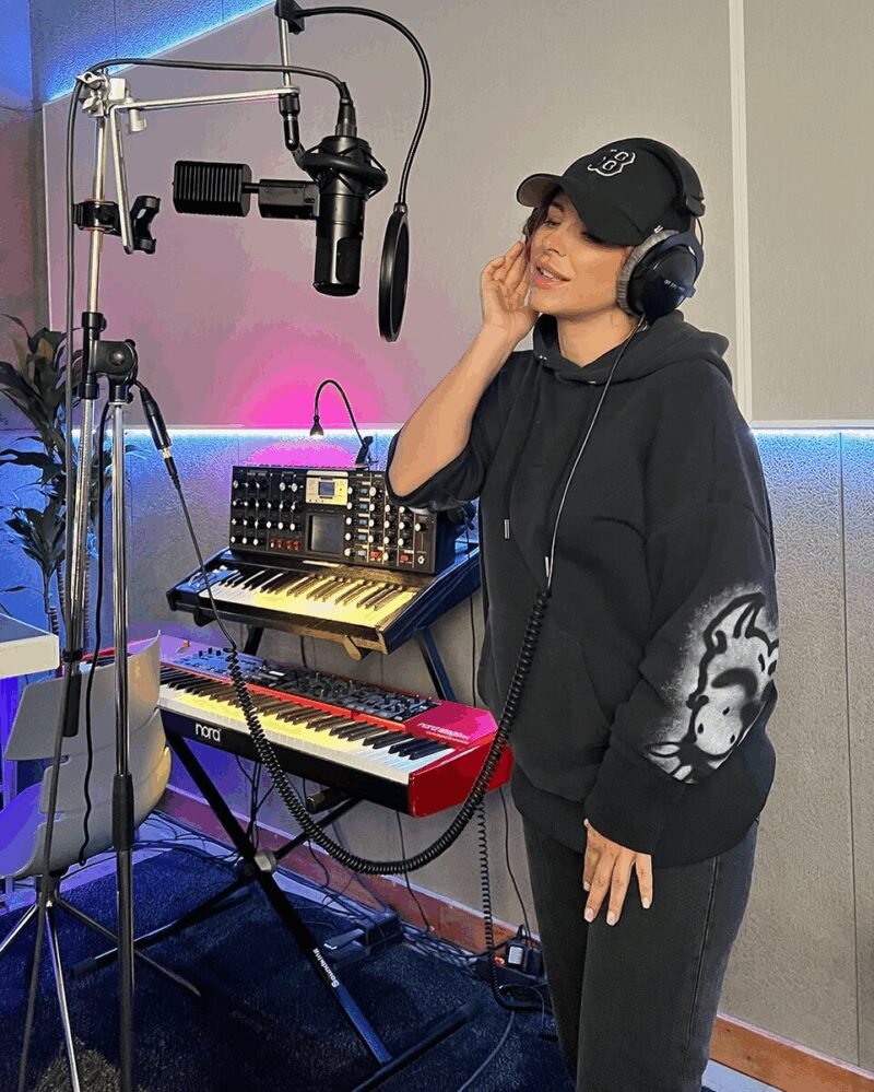 «Все хотят знать, где ты спишь»: как Ани Лорак обустроила подмосковный особняк за 3 млн евро