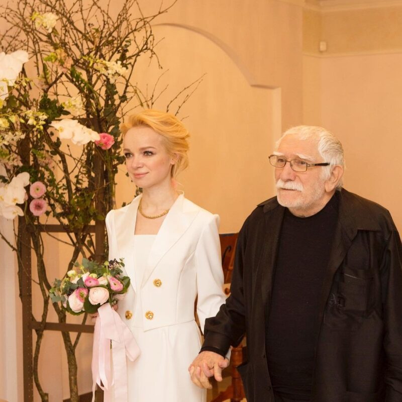 «Без него не смогу быть счастливой»: чем обернулся брак 37-летней пианистки с Арменом Джигарханяном