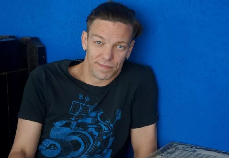Старший брат актрисы, Антон Арнтгольц, также связал свою жизнь с театром.