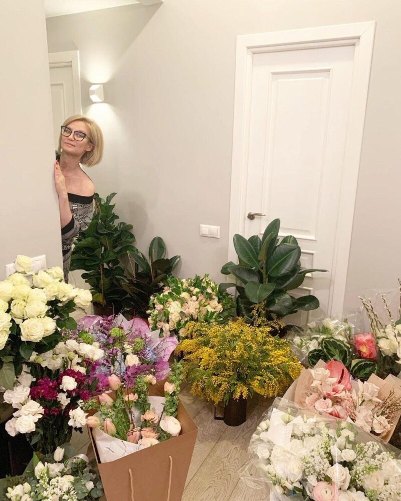 13 лет ремонта: как выглядит квартира Эвелины Хромченко, где каждый предмет «дышит» историей