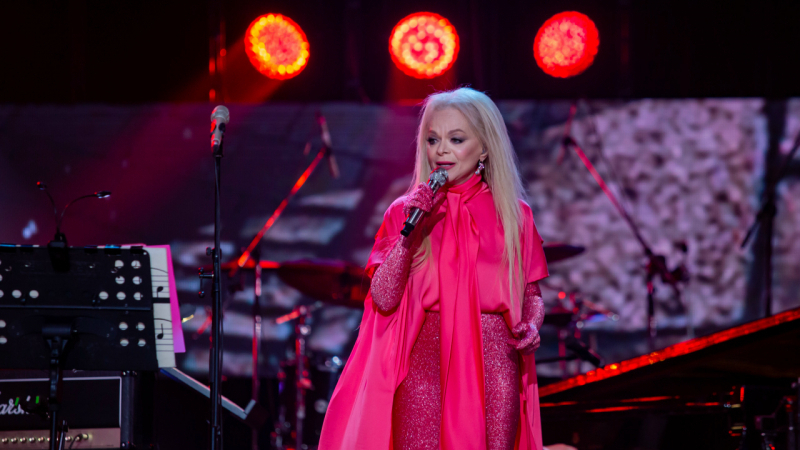 «Это уже не закон, а декоративная вывеска»: почему Верховный суд лишил 69-летнюю Ларису Долину московской квартиры за 112 млн рублей