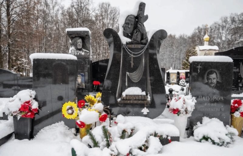 Место последнего упокоения Валентины Толкуновой и Юрия Папорова