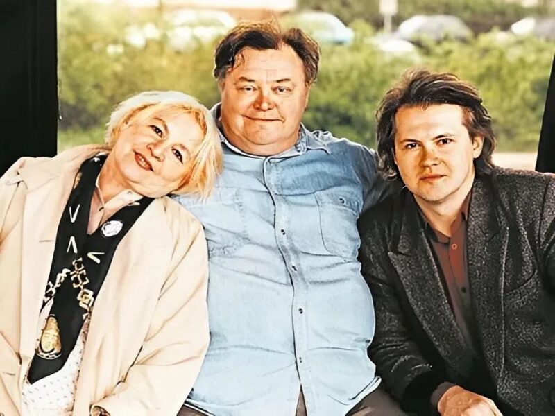 Вячеслав Невинный и Нина Гуляева с сыном.