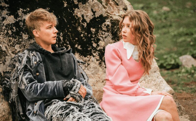 Олег Савостюк и Анна Пересильд на съемках фильма «Алиса в стране чудес».