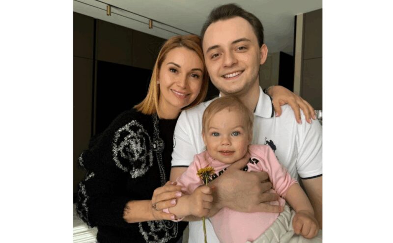 Ольга Орлова в кругу семьи: с сыном и долгожданной дочкой.