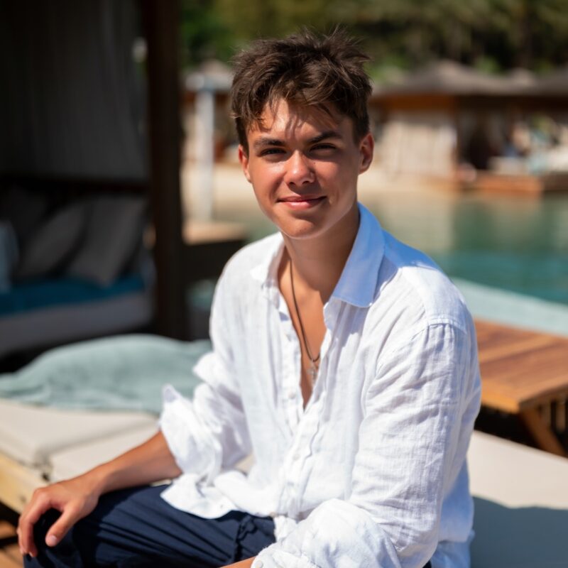 «Он ушёл в актёрство, но по характеру военный»: как выросли сыновья 47-летней Екатерины Климовой и Игоря Петренко