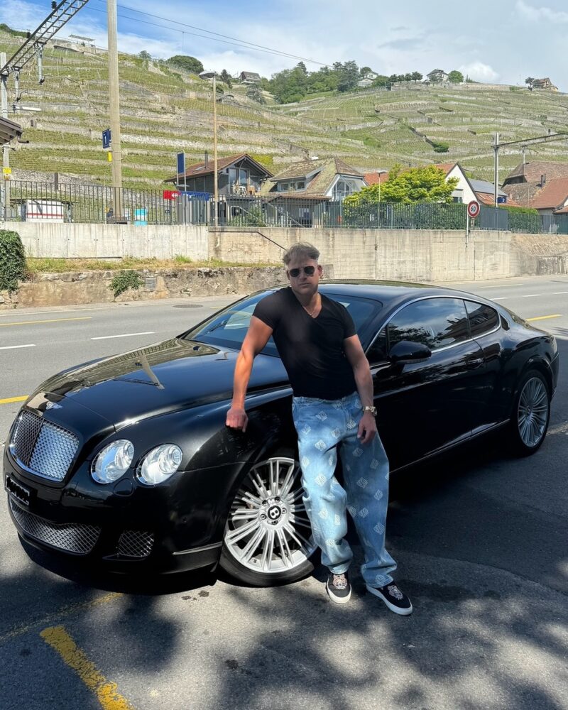 «Мой Дмитрий — магистр экономики»: как сейчас выглядит 43-летний сын 69-летней Натальи Андрейченко