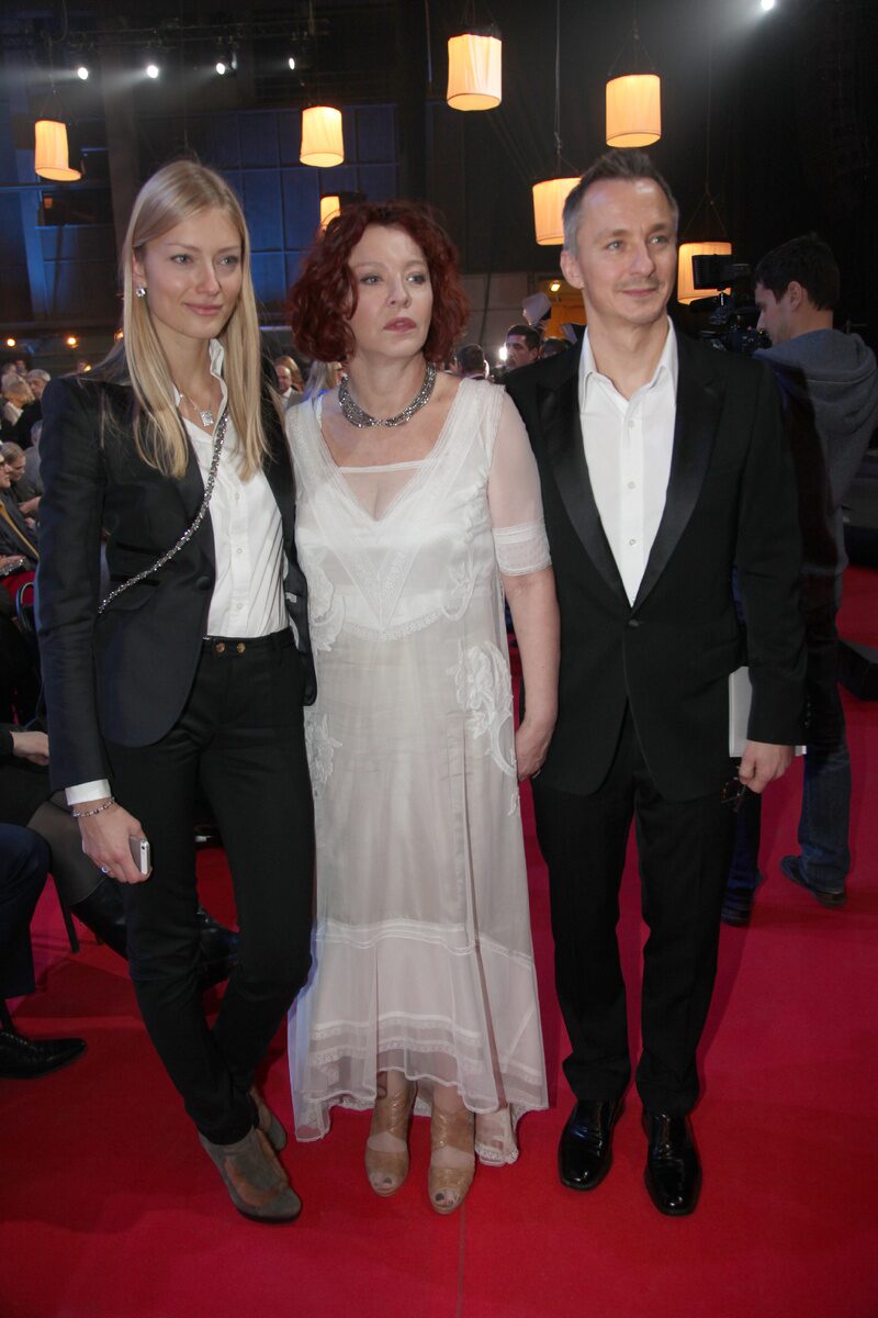 Степан Михалков с женой Елизаветой и мамой Анастасией Вертинской.