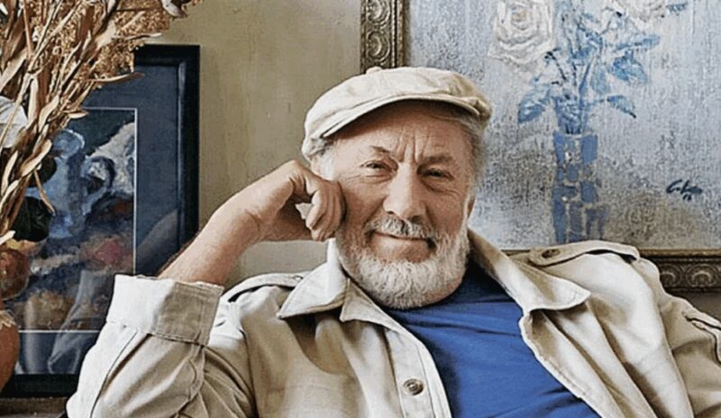 Знаменитый дед актера, художник-плакатист Олег Савостюк-старший.