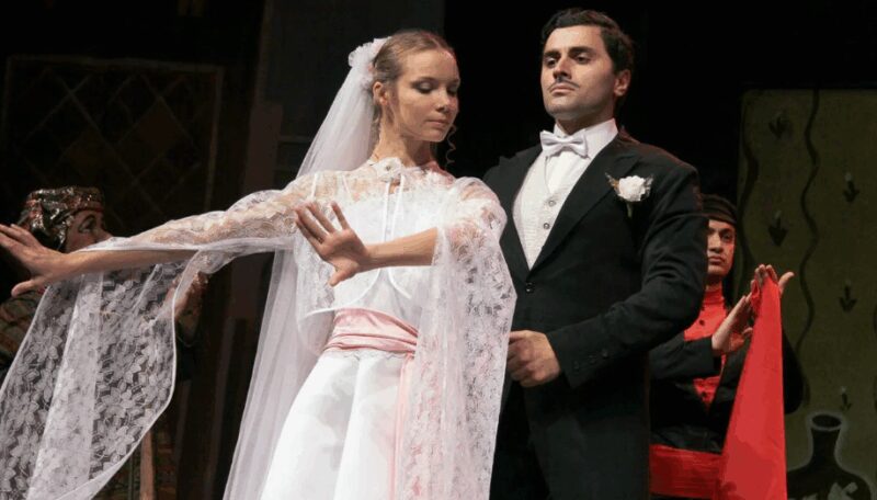 «Я Оля!»: как актриса Ольга Арнтгольц, которую путали с сестрой, стала многодетной матерью и дважды тайно вышла замуж