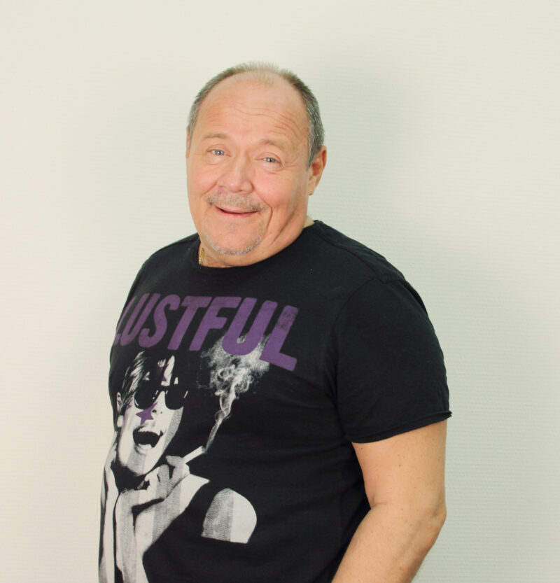 «Не было внутри отцовского чувства»: как звезда «Солдат» Алексей Маклаков стал отцом пятерых детей от четырех женщин, но лишь после 45 обрёл настоящее семейное счастье