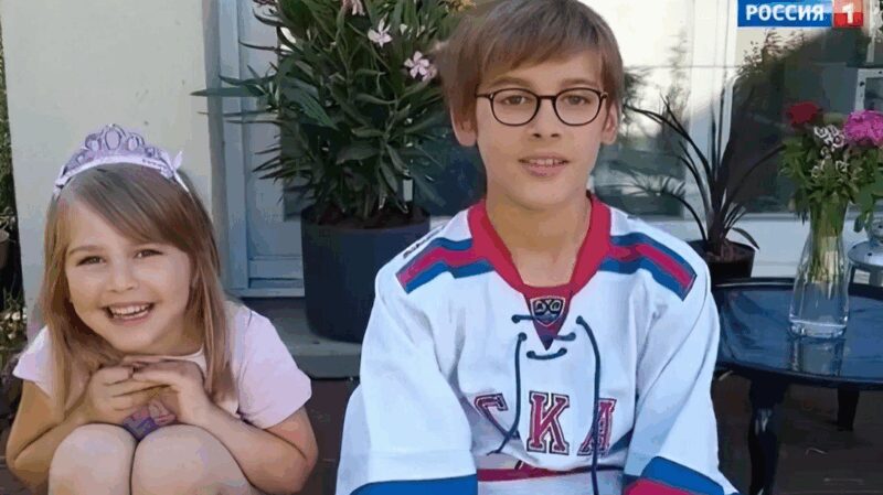 Внуки Светланы Крючковой, Антон и Полина, проживающие за границей