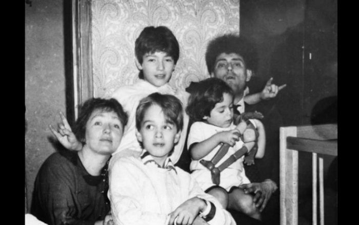 Виктор Резников с женой и детьми.